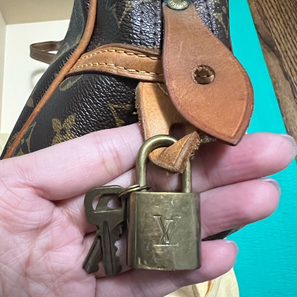 DISCONTINUED 100% AUTHENTIC Louis Vuitton Monogram Montorgueil PM - Picture 13 of 13